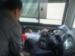 公交女司机开车途中发病 将车停稳后倒在驾驶室 - 妇女联合会