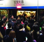 地铁1号线“趴窝”，乘客积压站内 - 新浪江苏