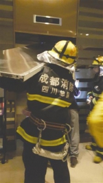 10人被困电梯呼吸不畅 拨打应急救援电话竟关机 - 江苏音符