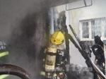 住宅楼起火房顶坍塌 乌鲁木齐消防火速出击 - 消防总队