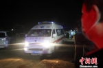 10日23时10分，经过连续108个小时的救援，河北蠡县落井儿童被成功挖出，经现场医疗专家鉴定确认死亡。 于俊亮 摄 - 消防总队