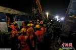 印度列车脱轨已致120人死 救援仍在持续 - 江苏音符