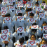 12月5日，在扬州大学，200名大学生拼出一个巨型国际志愿者日标志图案。 新华社发(孟德龙 摄) - 妇女联合会