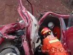 轿车与货车相撞1人被困　永仁消防速救援[图] - 消防总队