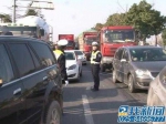 南京一市民骑电动三轮碰擦轿车 被司机砸满头血 - 新浪江苏