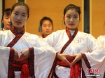 南京唯一女校学生秀才艺 能跳舞还会打拳 - 江苏音符
