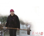 无锡97岁老阿婆轻松提起80斤重杠铃 成央视网红 - 新浪江苏