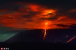 亚欧大陆最高火山喷发壮景 岩浆点亮黑夜 - 江苏音符