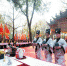 江苏苏州景范中学学生在春祭典礼上集体诵读《岳阳楼记》。新华社发（王建中 摄） - 妇女联合会