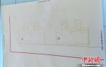 政府给出的测绘公示，秦淮世家拆除的两栋楼超出蓝线规定的用地范围。本文图片均来自中新网图 - 新浪江苏