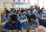 图为民乐一中学生上阅读课。　殷春永 摄 - 南京市教育局