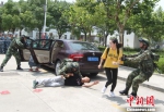 上海高校军训首次增加反劫持演练 - 南京市教育局