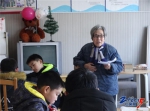 今年1月，寒假开始之前，徐老师在给孩子们讲课。 本文图均为书记陆金龙图 - 新浪江苏