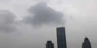 这几天，南京城上空常阴云密布，不时飘下小雨点 - 新浪江苏