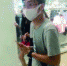网友拍的“口罩男” 图片来自微博 - 新浪江苏