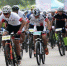 来自全国各地的山地自行车爱好者奋勇争先。泱波 摄 - 江苏新闻网