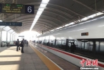 G6次列车停靠徐州东站6站台。　朱志庚 摄 - 江苏新闻网