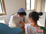 接种宫颈癌疫苗。　朱志庚 摄 - 江苏新闻网