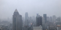 △ 10 日的南京城灰蒙蒙的，能见度低，即将迎来新一轮降雨降温 - 新浪江苏