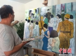 克里斯蒂安·帕赫在南京创作油画《体检》。 侵华日军南京大屠杀遇难同胞纪念馆供图 - 江苏新闻网