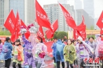2017南京马拉松暨全国马拉松锦标赛（南京站）鸣枪开跑 - 江苏新闻网