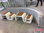 3D打印的板凳。　朱晓颖 摄 - 江苏新闻网