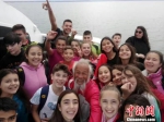 阿根廷一些学校的学生把他当做偶像。　陈冠明微信截图 - 江苏新闻网