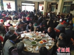 180余位老人同吃重阳宴。　刘怀娟 摄 - 江苏新闻网
