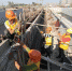 江心洲污水处理厂即将建成通水，图为工人正在加班加点施工。 - 新浪江苏