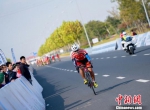 300余名参赛选手将在全程7公里的赛道上争相竞逐。　魏佳文 摄 - 江苏新闻网
