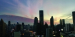 昨天傍晚，南京天空中出现火红色的云层 现代快报/ZAKER南京记者 徐洋 摄 - 新浪江苏