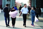 11月15日，南京温暖如春，棉衣外套穿不住了 - 新浪江苏