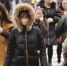 南京街头，市民昨“全副冬装”出行。新华报业视觉中心记者 宋宁 摄 - 新浪江苏
