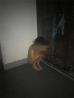 南京一12岁男童被父母扒光衣服 赤裸蹲门外 - 新浪江苏