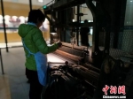民族工商业博物馆中，重现了近代缫丝厂的生产情景。　钟升 摄 - 江苏新闻网