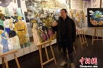 帕赫希望通过自己的画作声援中国的“慰安妇”幸存者。　泱波 摄 - 江苏新闻网