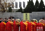 中日韩三国僧侣为南京大屠杀死难者举行法会。中新社记者 杜洋 摄 - 江苏新闻网