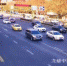 图为监控画面拍下的两辆车追逐竞驶现场。官微截图 - 江苏新闻网