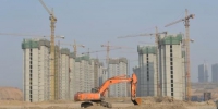资料图：一处房地产项目破土动工。 中新社记者 韦亮 摄 - 江苏新闻网