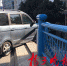 真悬！一个喷嚏，轿车冲出护栏悬空在桥面上 - 新浪江苏