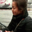 南京街头为老人做人工呼吸的黑衣姑娘已找到 - 新浪江苏