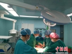 1月12日，通过干细胞干预卵巢早衰疗法，成功自然受孕至分娩的健康宝宝在南京顺利降生。　杨颜慈　摄 - 江苏新闻网