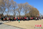 游客在观光游玩 - 江苏新闻网