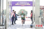 垂直马拉松比赛现场 - 江苏新闻网