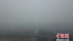 图为雾霾笼罩下的扬州，“灰蒙蒙”一片。　孟德龙 摄 - 江苏新闻网