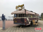 老旧的车厢成为电影产业园中的一景。 - 江苏新闻网