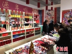 图为老式新年粮货铺“重新开张”。　杨颜慈　摄 - 江苏新闻网