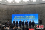 图为2月2日，扬州发布“守规矩、讲礼仪，文明有礼二十四条”。 - 江苏新闻网
