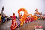 连续举办八届的“江苏·台湾灯会”正成为江苏新年俗，吸引着春节出游的民众。　刘顺 摄 - 江苏新闻网