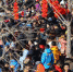 2月16日，北京市通州区运河庙会上人山人海，当日是农历正月初一，北京各大庙会相继开市，民众前往庙会迎春。中新社记者 杨可佳 摄 - 江苏新闻网